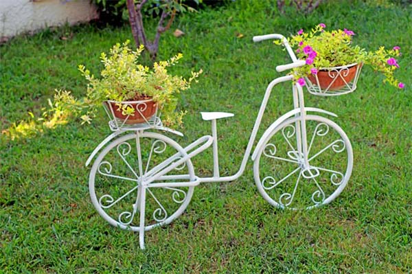 Fresh and Elegant White Bicycle Flower Bed